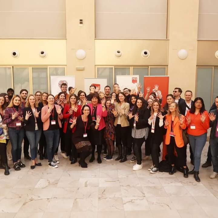 Recharged, energised and more ready than ever to take up the mantle for our progressive agenda🌹 after a fantastic couple of days with our sister parties🇪🇺🇬🇧 at the #ProgressivesSpeakUp School in Valencia🇪🇸 discussing tackling gender inequality and violence against women.♀️
