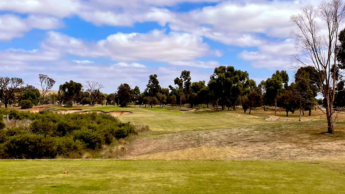 sjturn's tweet image. Great to catch up with @gmcderm to play some golf, have a talk about all things @10xGenomics and reflect on how much @methylnick would have enjoyed it #notonlyabioinformatician #notjustanimmunologist