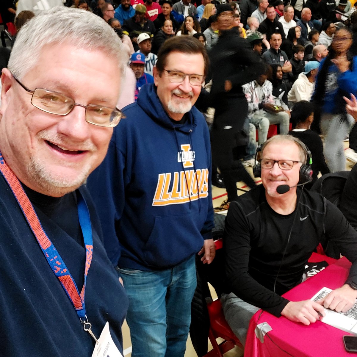 Congrats to <a href="/OEWolvesbball/">Oswego East Bball</a> on 1st ever BB sectional title with a 71-64 win over Joliet West. Up 29-28 at half, the Wolves (29-5) use a 12-2 run to open 3rd Q. <a href="/TylerJ_44/">Tyler</a> (16), <a href="/johnson_ryan11/">Ryan Johnson</a> (16), &amp; <a href="/_blanco5_/">Mason Blanco</a> (13) led OE. <a href="/jeremiahfears2/">Jeremiah Fears</a> (27) &amp; <a href="/justusmcnair1/">Justus McNair</a> (15) for JW (29-6)