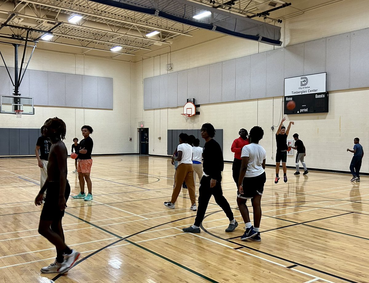 caraathome's tweet photo. Stopped by TEEN NIGHT at @DallasParkRec #TimberglenRecCenter tonight. Kids having fun in a safe environment. Timberglen has the highest teen attendance in the @CityOfDallas but smallest Rec center. @DallasCityMgr @EquityDallas 
@DentonCountyTX 
@CFBISD @DPDChiefGarcia https://t.co/yf2x6XJbhZ