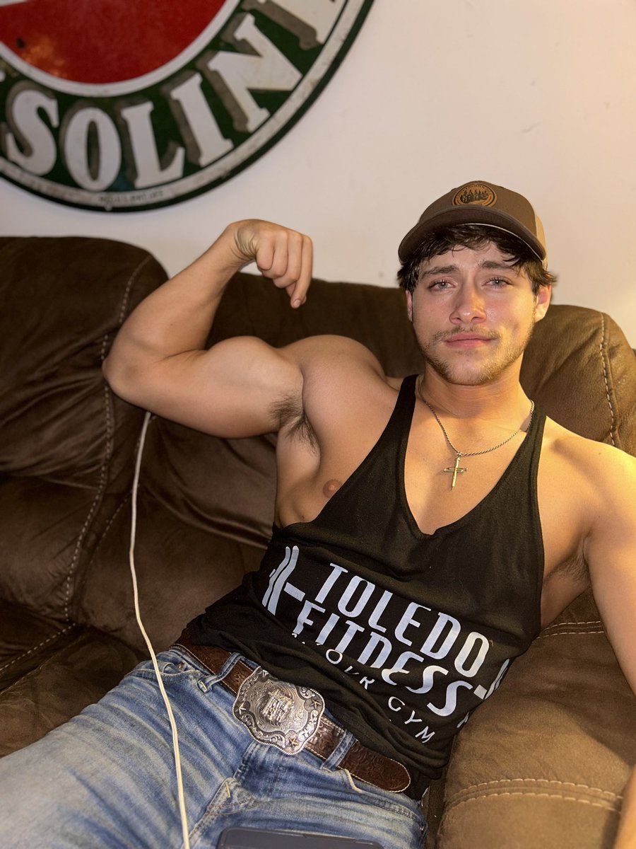 findom rt tweet media