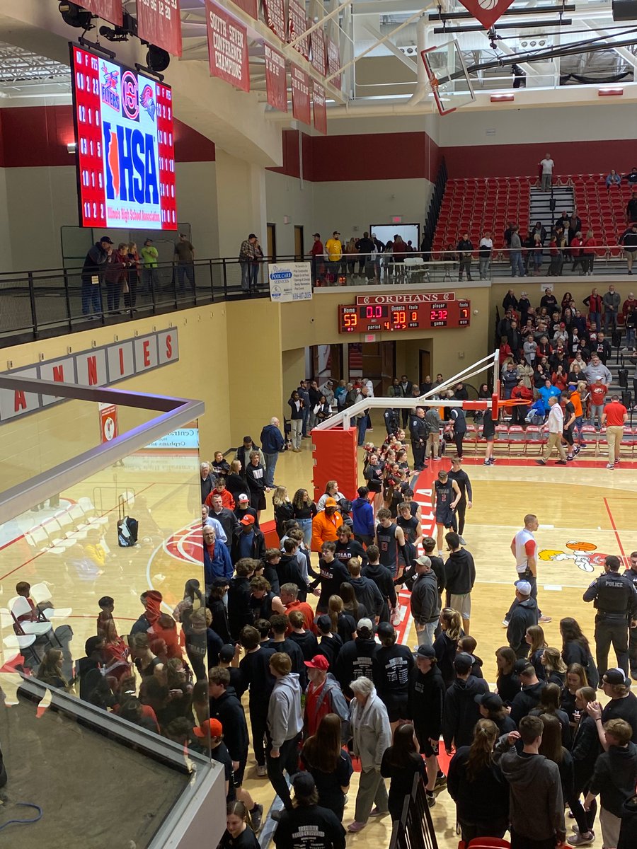 MrsKasperTHS's tweet photo. Tough loss against East StL tonight to end our season—but what a well-played year & fun season to watch! I don’t drive to Centralia for just aaany ol’ team, after all, but it happens for Triad Basketball! #TriadTogether #ViewFromTheTopDeck https://t.co/cARa0U9jtu
