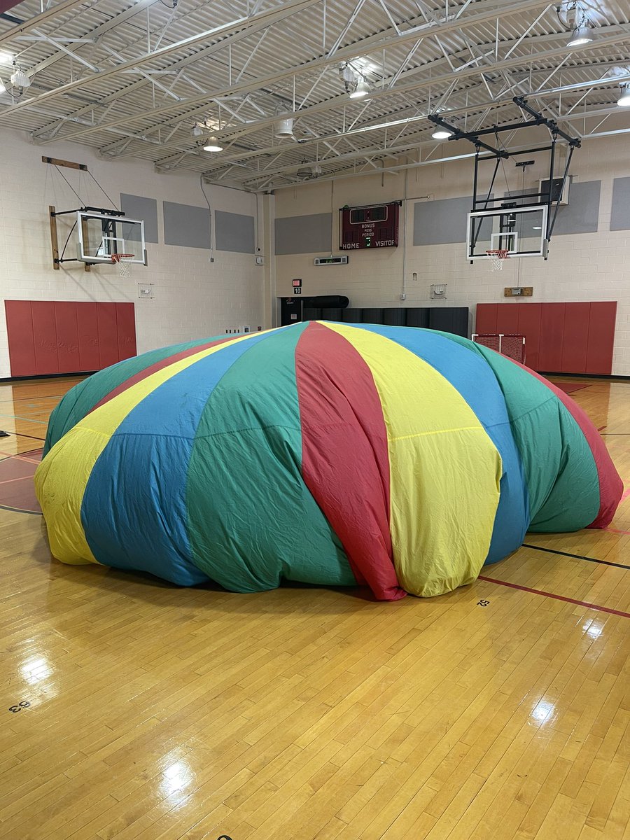 PhysedguyHAHN's tweet photo. This week I was fortunate enough to have both my upper and lower elementary classes in PE at the same time. So what do we do? Of course the Parachute!!@TheEwingSchools @RowanHPE @SHAPENJ #healthmovesminds https://t.co/Df6ZRRacm8