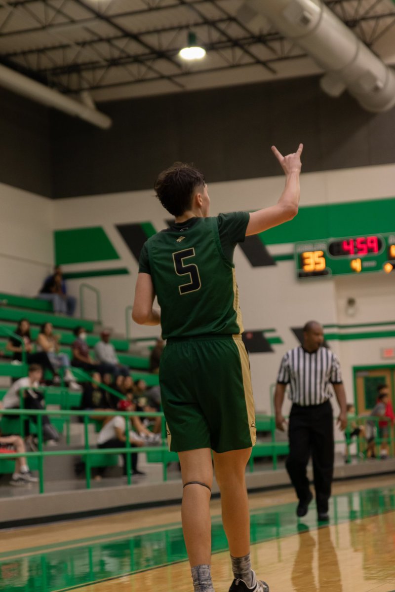 hbecks13's tweet image. See this kid…I have never been more proud in my entire life. He pushed through more than aches and pains, he pushed through doubt and questions, he pushed through shadows - I am PROUD of him. Remember his name, remember his number, he’ll be back #championsinhisblood
