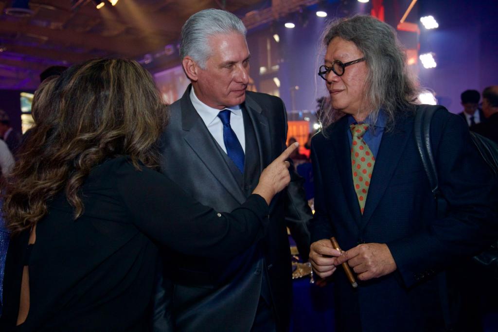 El Primer Secretario del Comité Central del <a href="/PartidoPCC/">Partido Comunista de Cuba</a> y Presidente de la República, <a href="/DiazCanelB/">Miguel Díaz-Canel Bermúdez</a>, asiste esta noche a la clausura de la XXIII edición del Festival del Habano, que tuvo lugar en el recinto ferial de PABEXPO.