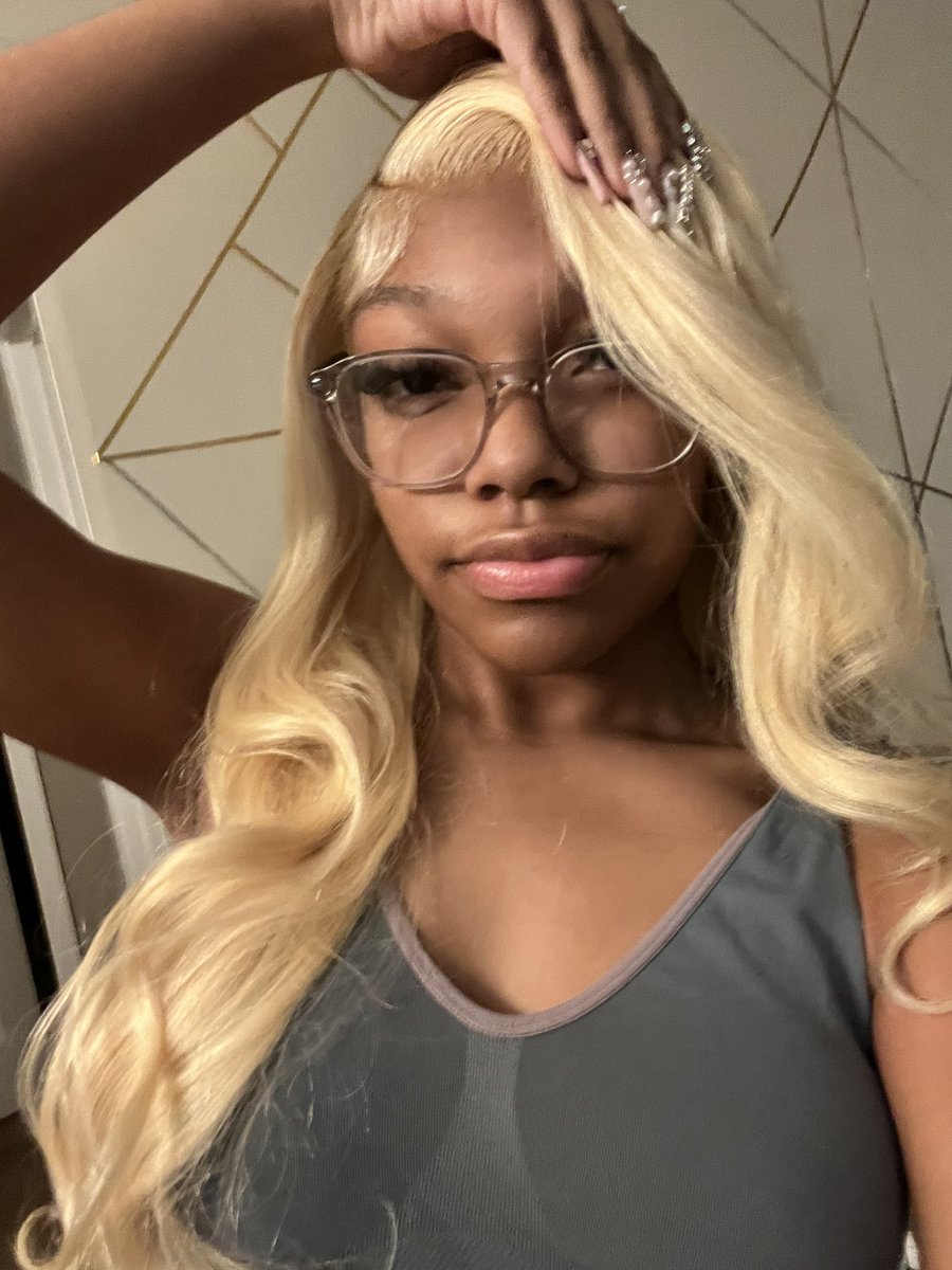 taylordessaree_'s tweet photo. blondes have more fun #pisceszn #03/05 https://t.co/YDsbaC6sBk