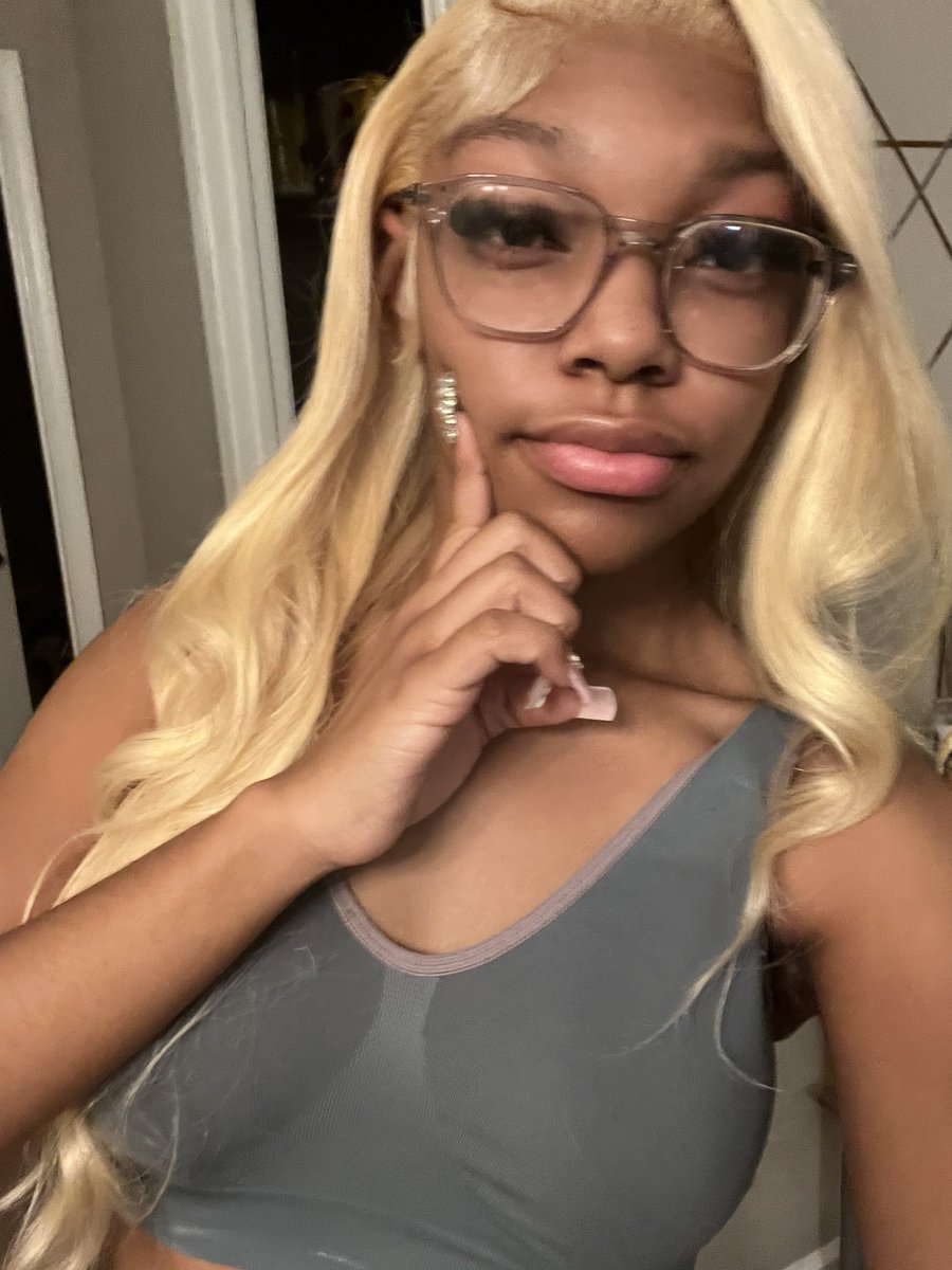 taylordessaree_'s tweet photo. blondes have more fun #pisceszn #03/05 https://t.co/YDsbaC6sBk