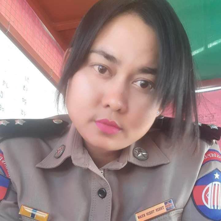 Khithitofficial's tweet photo. ရမည်းသင်းထောင်တွင် အကျဉ်းဦးစီး ဝန်ထမ်း အမျိုးသမီးအဆောင်တာဝန်ခံ သိန်းသိန်းကျော်က နိုင်ငံရေး အကျဉ်းသူ များကို ဖိနှိပ်ရိုင်းပြ ဆဲဆိုခြိမ်းခြောက် သည့် အပြင် မတရားငွေကြေးတောင်းခံ
Read more->https://t.co/Sn9ZyjKRiT https://t.co/SQGX7gWgsG