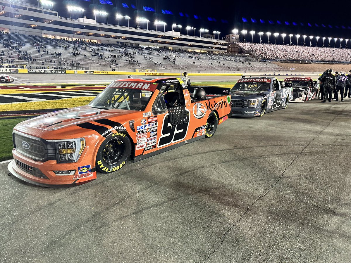 Checkered flag at @LVMotorSpeedway:

3️⃣ @benrhodes 
5️⃣ @TyMajeski 
1️⃣1️⃣ @Matt_Crafton 
3️⃣2️⃣ @HailieDeegan  

#FordPerformance | #VictoriasVoice200