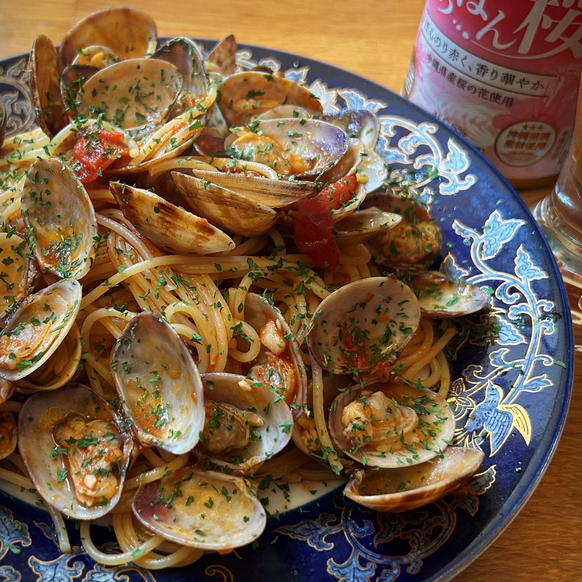 土曜日の #ビア付きお家ランチ ♪ #アサリ #トマト #たっぷり 「#ボンゴレロッソ」(^^) #vongolerosso #ボンゴレ #vongole #rosso #lunch #ランチ #イタ飯 #男めし #男料理 #男子ごはん #おとこめし #おうちごはん  #ビール #beer #ビール大好き #ビール #オリオンビールいちばん桜