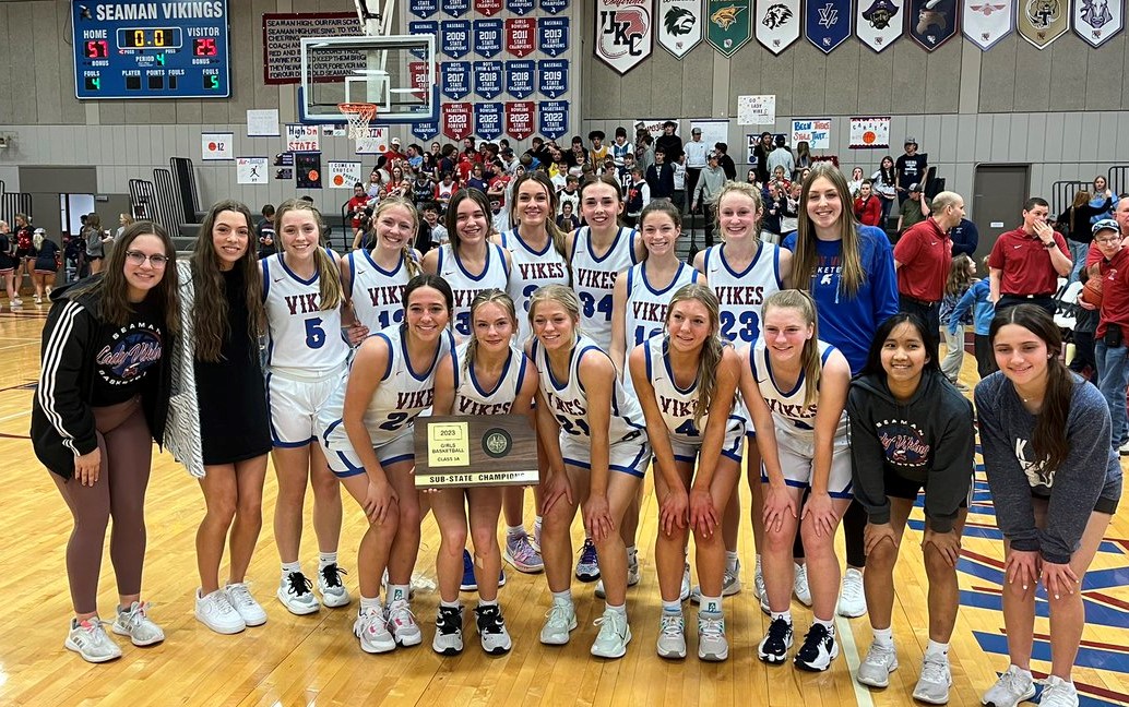 TopsportsN's tweet photo. Game recap: Top-ranked @ladyvike_bball rolls to Class 5A state tournament berth with 57-25 sub-state romp past Piper. @GraggMaddie leads 21-1 Vikes with 19 points. From @TopsportsN contributor @ToddFertig1. @SeamanAthletics ...
https://t.co/mEXIEuyiiQ… https://t.co/HpIvWO6l96