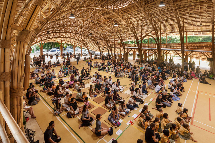 shailaputra's tweet image. Bamboo Sports Hall, an example of sustainable architecture that blends seamlessly into its natural surroundings. Built entirely of bamboo and other eco-friendly materials, this multi-purpose facility is both beautiful and energy-efficient. #BambooArchitecture #Sustainability