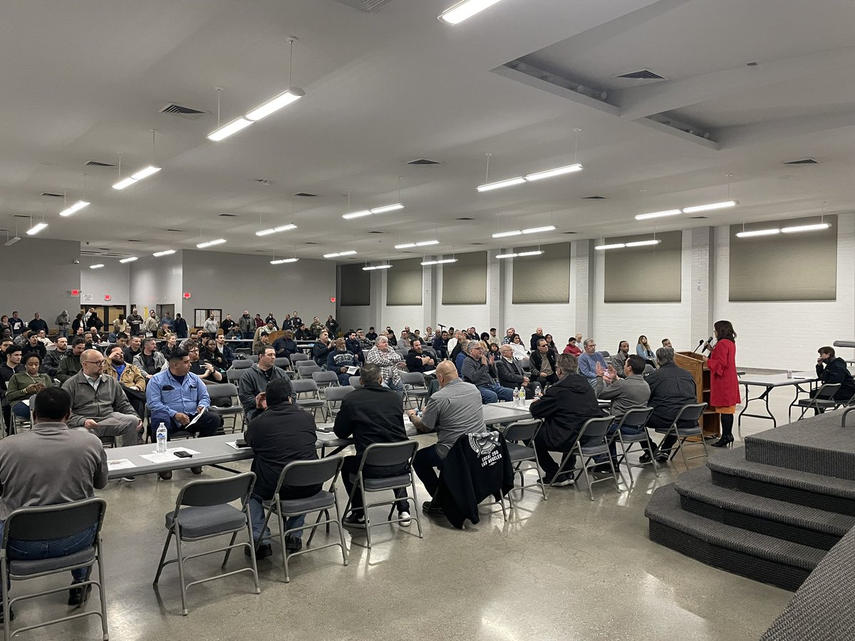 fionama's tweet image. Came to thank UA Local 250 (Steamfitters, Welders, Refrigeration Fitters) members for their support in my Re Election in November 2022. Great turnout for their monthly meeting on Friday at 7:30 pm. Thank you President Pete Wohlgezogen and your Board for your leadeship! #local250