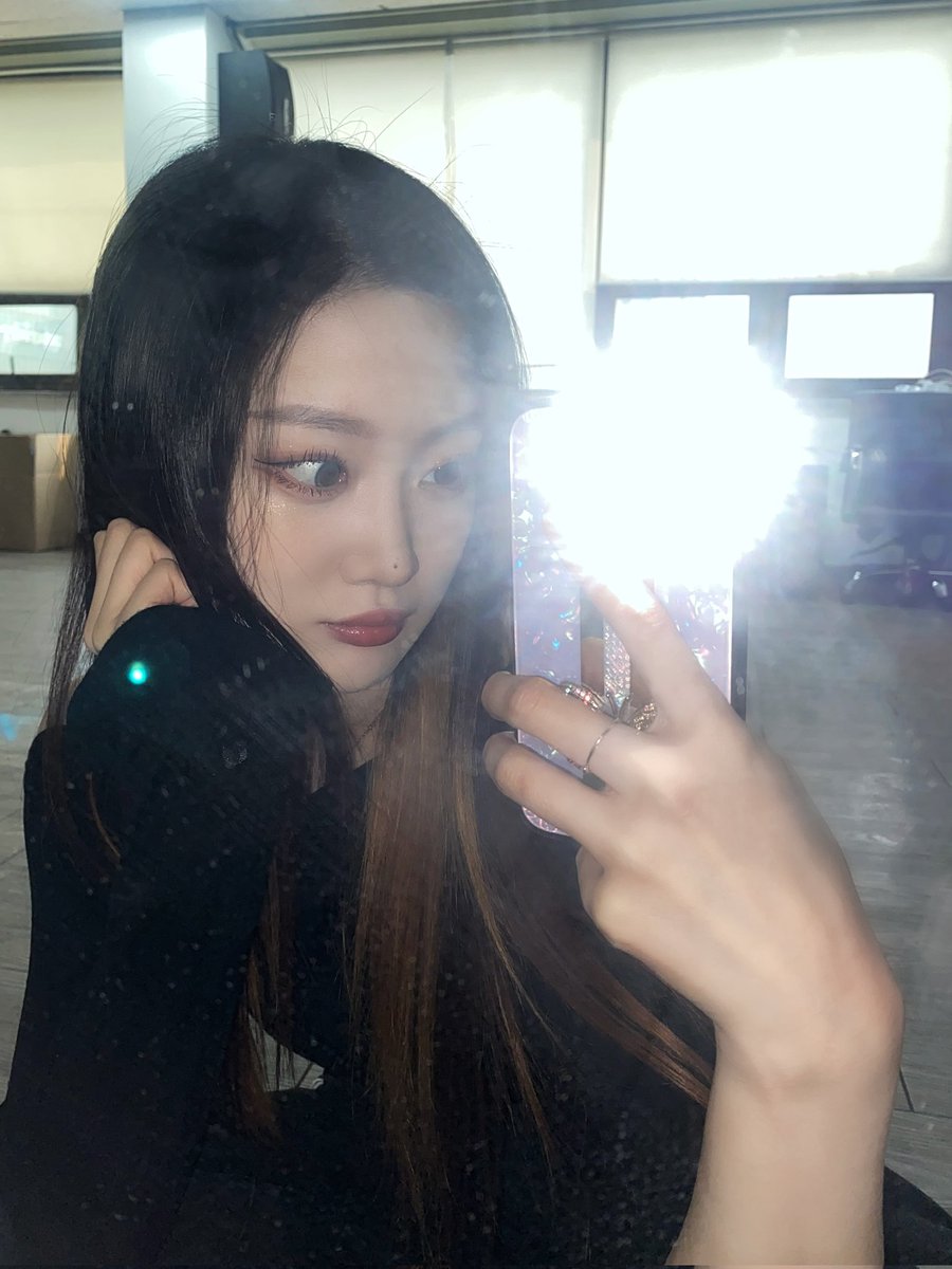 WiTCHX_twt's tweet photo. [#마고]

연습실에서🖤 
요즘 날씨가 너무 좋아서 행복해요!

#위치스 #WiTCHES #마고 #MAGO https://t.co/ryrcPNbRLC