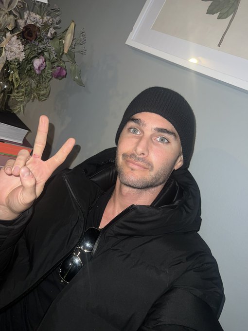 Watch Charlie Matthews's leaked NSFW photo on TwXstars