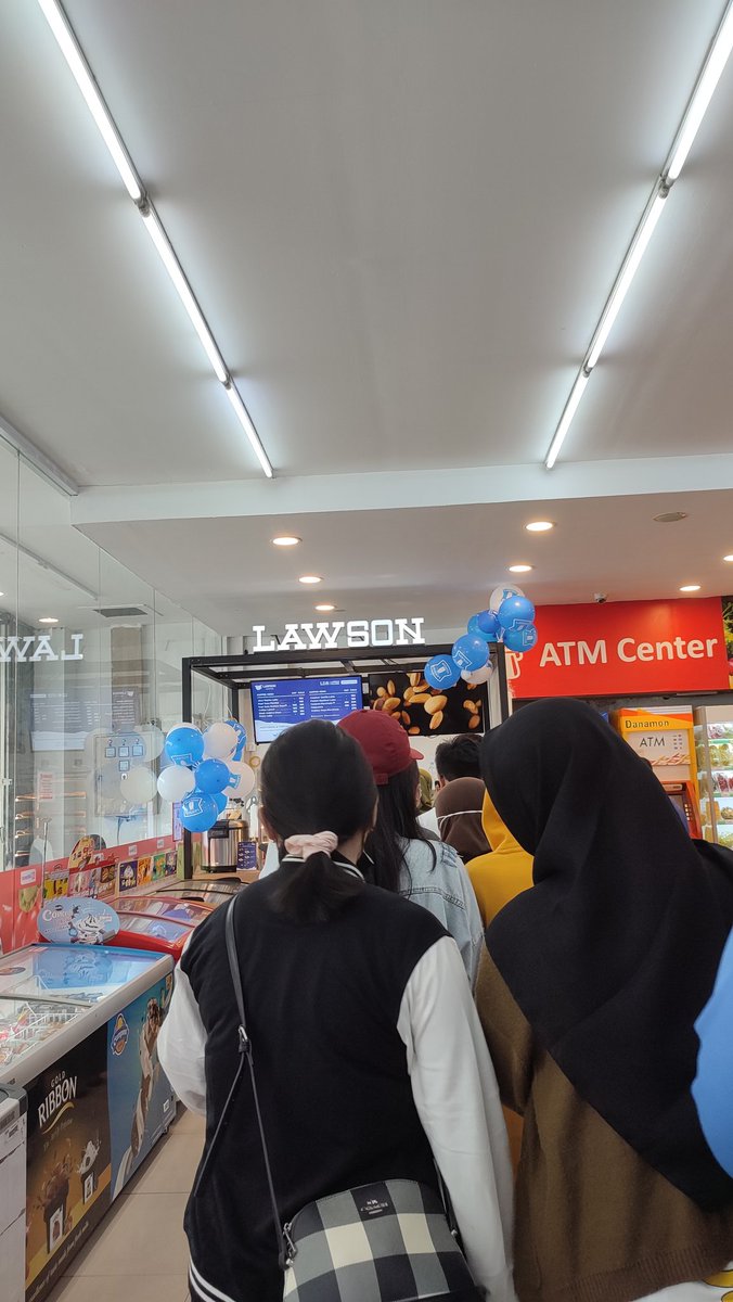 studleei's tweet image. kek antri bansos