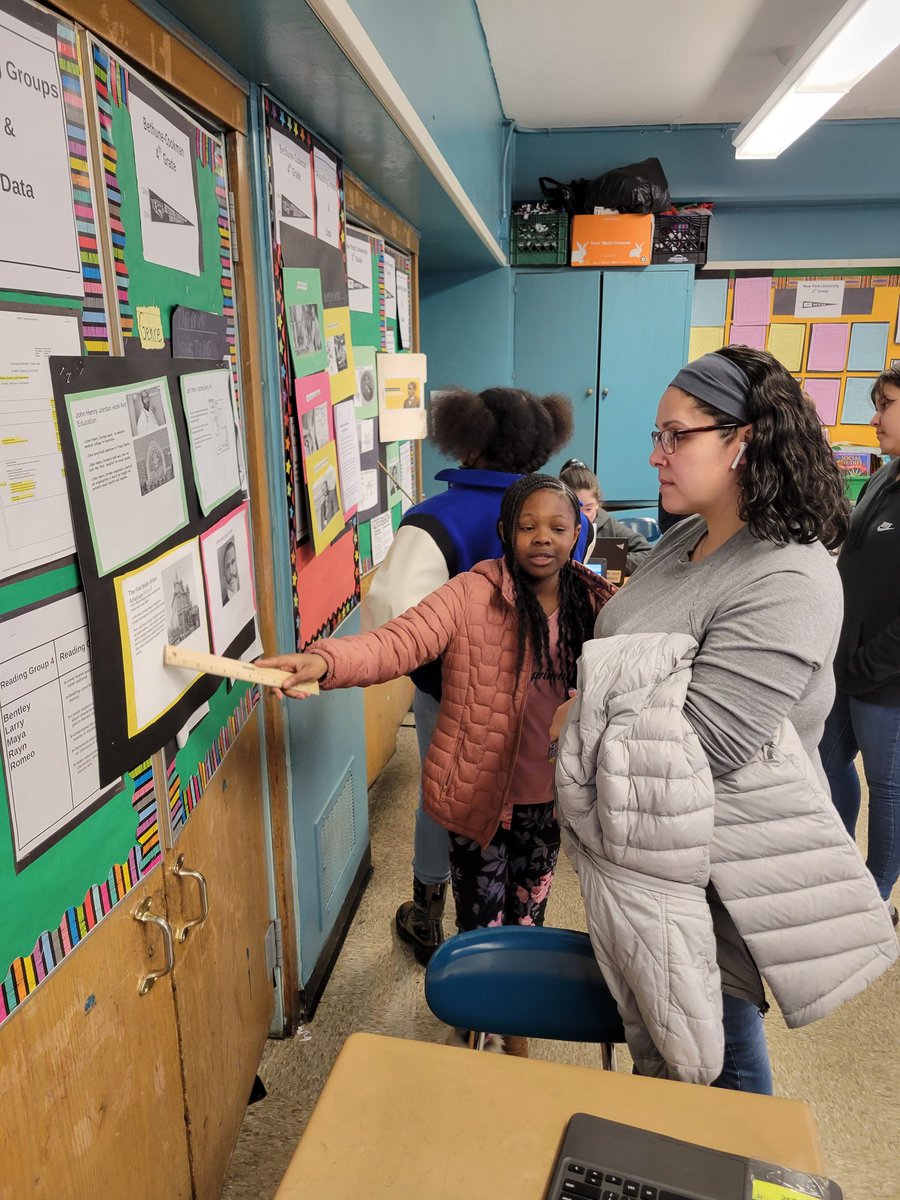 HeyBccs's tweet image. BCCS scholars teaching our community adults, that&apos;s what it&apos;s all about! We guide each other here. #welovebccs #BHM @CommunitySupt16 @D16LEADS @NequanMclean @JabariBrisport @stefanizinerman @OsseChi