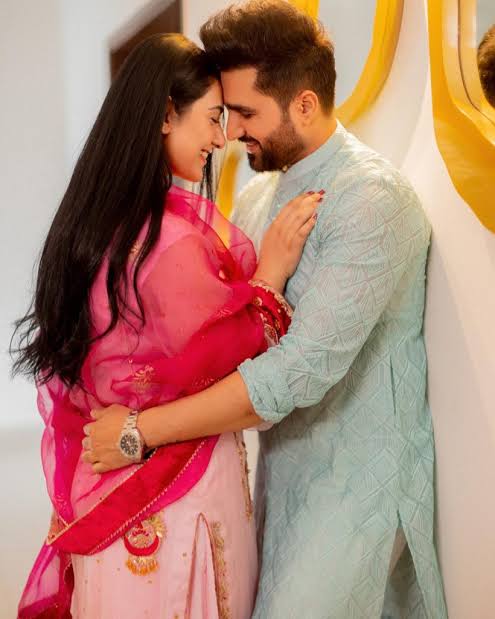 سنو جاناں...!!♥️
تمہارے معاملےمیں
اناؤں کا کوئی عمل دخل نہیں
تم بس تم ہو😍
تمہیں سوچ کر دل میں دور دور تک
فقط محبت جنم لیتی یے۔۔۔۔۔۔💞

♥️♥️♥️♥️
<a href="/AkmalRajjput/">‏💓راجــــــــــــپوت زادا💓</a>
#Rajjput
#آوارگی