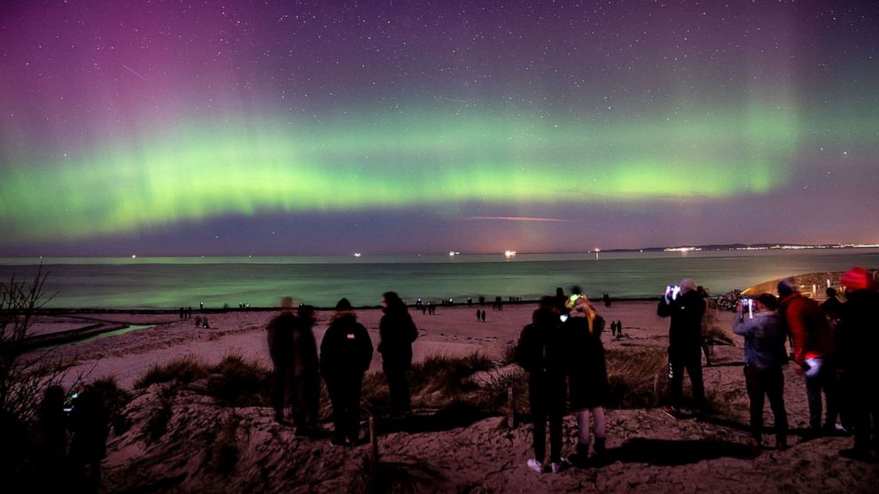 The Northern Lights don't look much like Church's rendition of them, which was based on Hayes' accou
