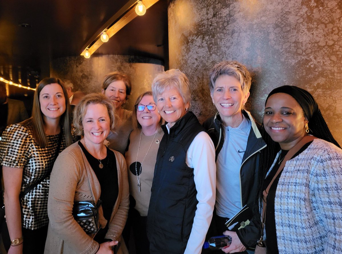 BuffsCompliance's tweet photo. Tonight we celebrated the 🐐 @CealBarry as she was inducted into the @pac12 Hall of Honor alongside the first ever all-female class in recognition of the 50th anniversary of the passage of Title IX #GoBuffs https://t.co/4y3IQJLfJy