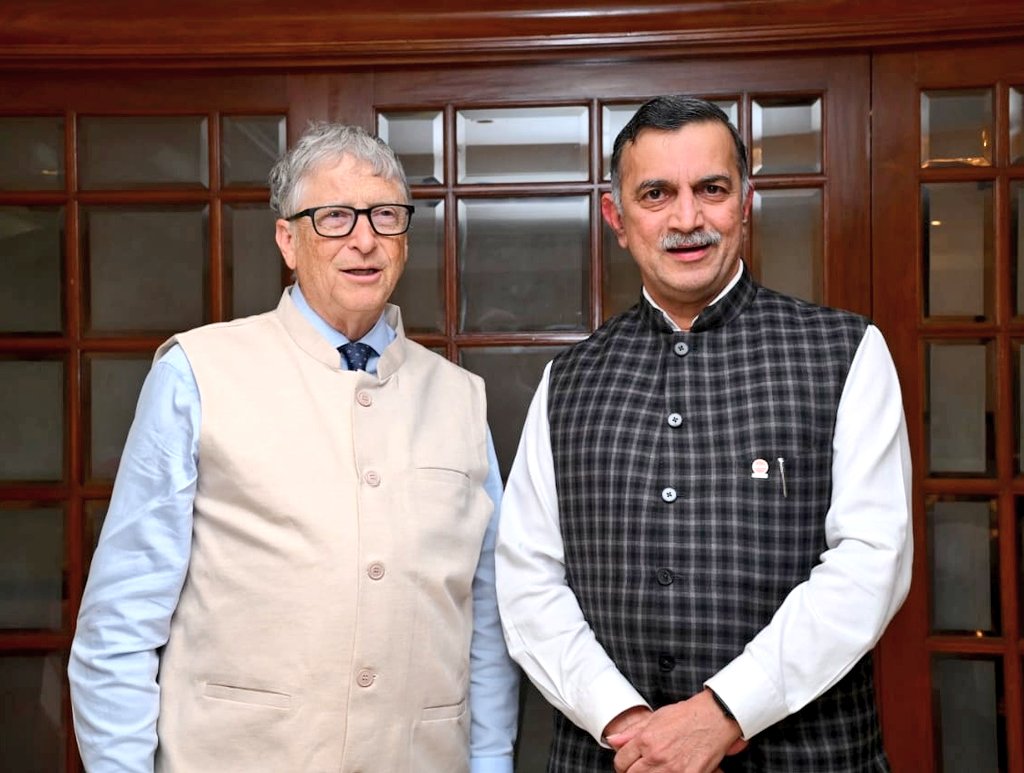 ChairmanIOC (@chairmaniocl) on Twitter photo Delighted to present an eco-friendly Jacket made from recycled PET bottles to iconic <a href="/BillGates/">Bill Gates</a>. Made under #IndianOil's #Unbottled Campaign to strengthen circular economy, this jacket is a tribute to our planet & its better future. Thank you Mr Gates for your encouragement. Delighted to present an eco-friendly Jacket made from recycled PET bottles to iconic <a href="/BillGates/">Bill Gates</a>. Made under #IndianOil's #Unbottled Campaign to strengthen circular economy, this jacket is a tribute to our planet & its better future. Thank you Mr Gates for your encouragement.
