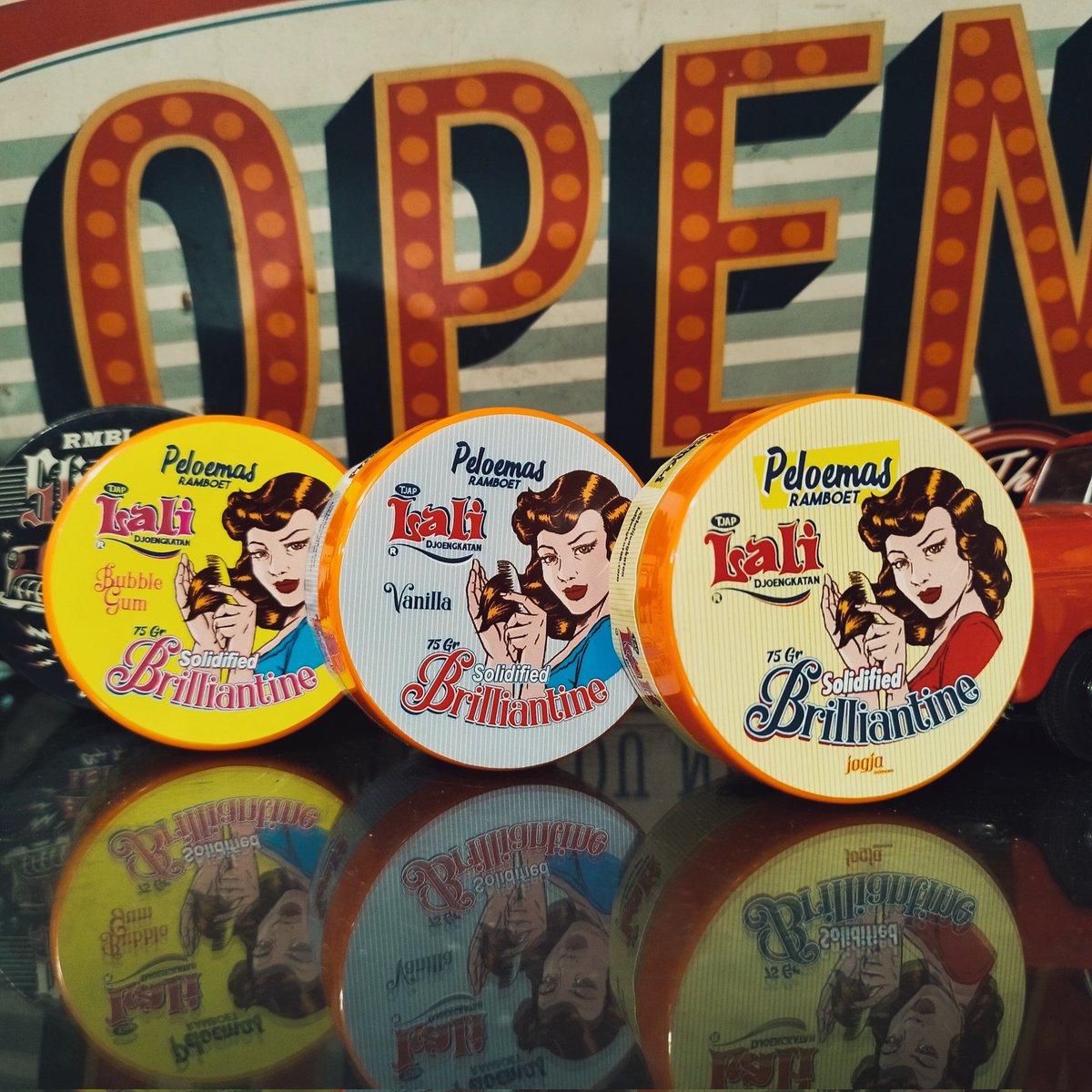 Lali Jungkatan Brilliantine
Vanilla - Berry - Bubble Gum