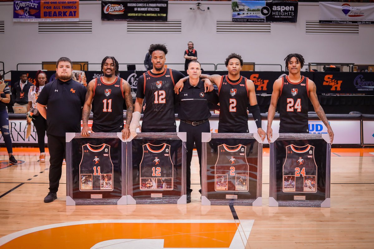 What a special group…
𝘛𝘩𝘢𝘯𝘬 𝘺𝘰𝘶 𝙨𝙚𝙣𝙞𝙤𝙧𝙨 🧡

#Team𝗙𝗔𝗠𝗜𝗟𝗬Believe | #EatEmUpKats