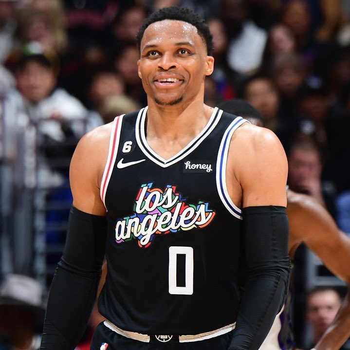 Russell Westbrook tonight:

27 Points
10 Assists
2 Rebounds
2 Blocks
1 Steal
75% FG

🔥🔥🔥