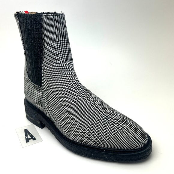 So good I had to share! Check out all the items I'm loving on <a href="/Poshmarkapp/">Poshmark</a> from <a href="/DesignerCloset5/">Designer Closet</a> #poshmark #fashion #style #shopmycloset #valentino #thombrowne: posh.mk/j7Or2ttYSxb