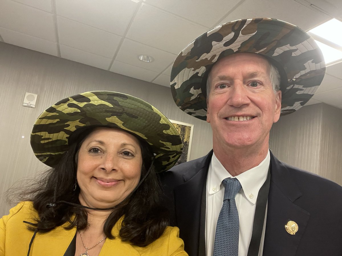 Grateful to <a href="/RickChazal/">Rick Chazal, MD MACC</a> for leading the <a href="/ACCinTouch/">American College of Cardiology</a> #innovation program toasting his success while wearing camouflage hats <a href="/EdwardFryMD/">Edward Fry</a> <a href="/HadleyWilsonMD/">B. Hadley Wilson MD</a> <a href="/Dr_BowTie65/">Dr FM</a> <a href="/AmiBhattMD/">Ami Bhatt, MD</a> <a href="/NealKovach/">Neal Kovach</a>