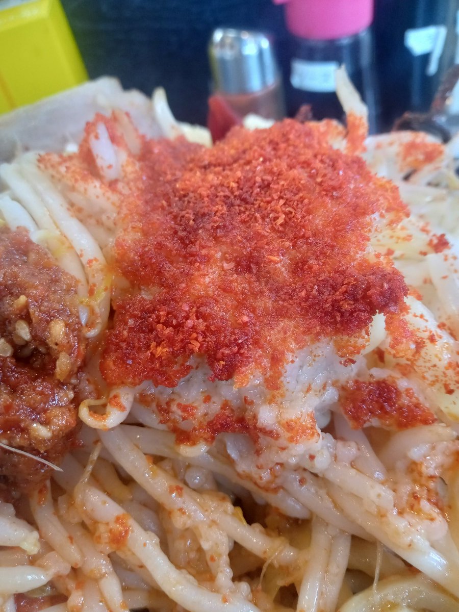 toshihiro2528's tweet photo. にんにくハバネロらーめん
3辛5ばか真っ黒SPECIAL超
火山玉＆とんかつ
野菜増し
無料TP
全マシマシ
ご飯
今日も開発K気合いの爆辛🥵
久々国ちゃんと隣席で二人であっ晴れ汗汗🥵
ごちそうさまでした～🤗
#あっ晴れ
#五代目二郎侍
#二郎系
#あっ晴れ緒川
#開発K
#限定麺
#ハバネロ https://t.co/Lloq3xniZj