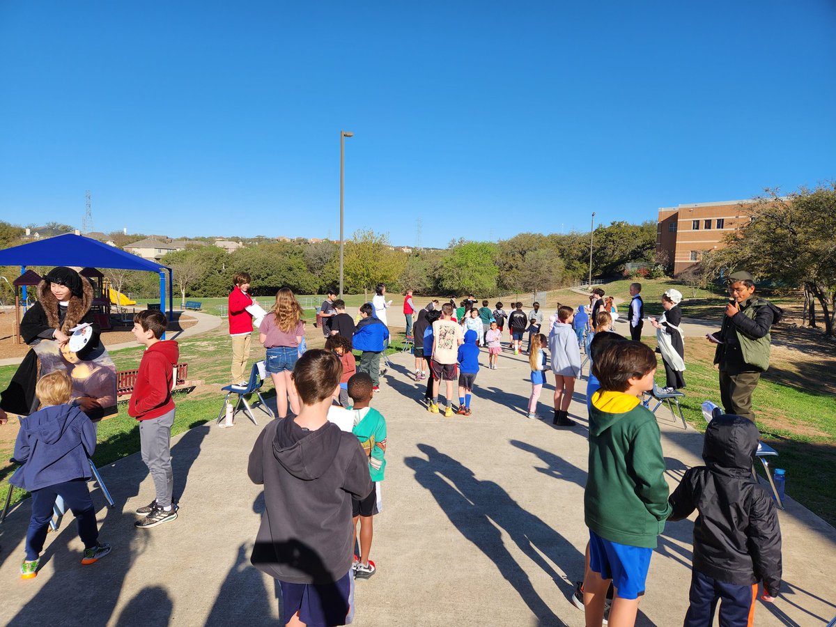 aggieallyson00's tweet photo. Town Meeting and Live Museum of Influential People in History was a success! I'm so impressed by all the Fourth graders @NISDBeard and their hard work! https://t.co/Ck2vKAXHV0