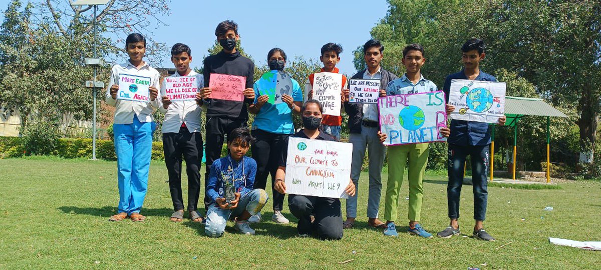 fffUttarPradesh's tweet photo. Global Climate Strike in Unnao, Uttar Pradesh , India 🇮🇳

#TomorrowIsTooLate #FridaysForFuture #India #Unnao #UttarPradesh #GlobalClimateStrike https://t.co/qxbPDAUDTQ