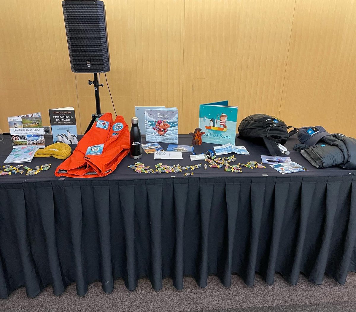 apsmola's tweet image. Fast forward less than 2 months from my unbelievable expedition with @NatGeoEducation and @LindbladExp and I am sharing my experience with colleagues at #GETCA2023
Thanks to everyone who showed up late on a Friday afternoon! #ExplorerEducator #GTF2021 #MotivationEqualsInnovation