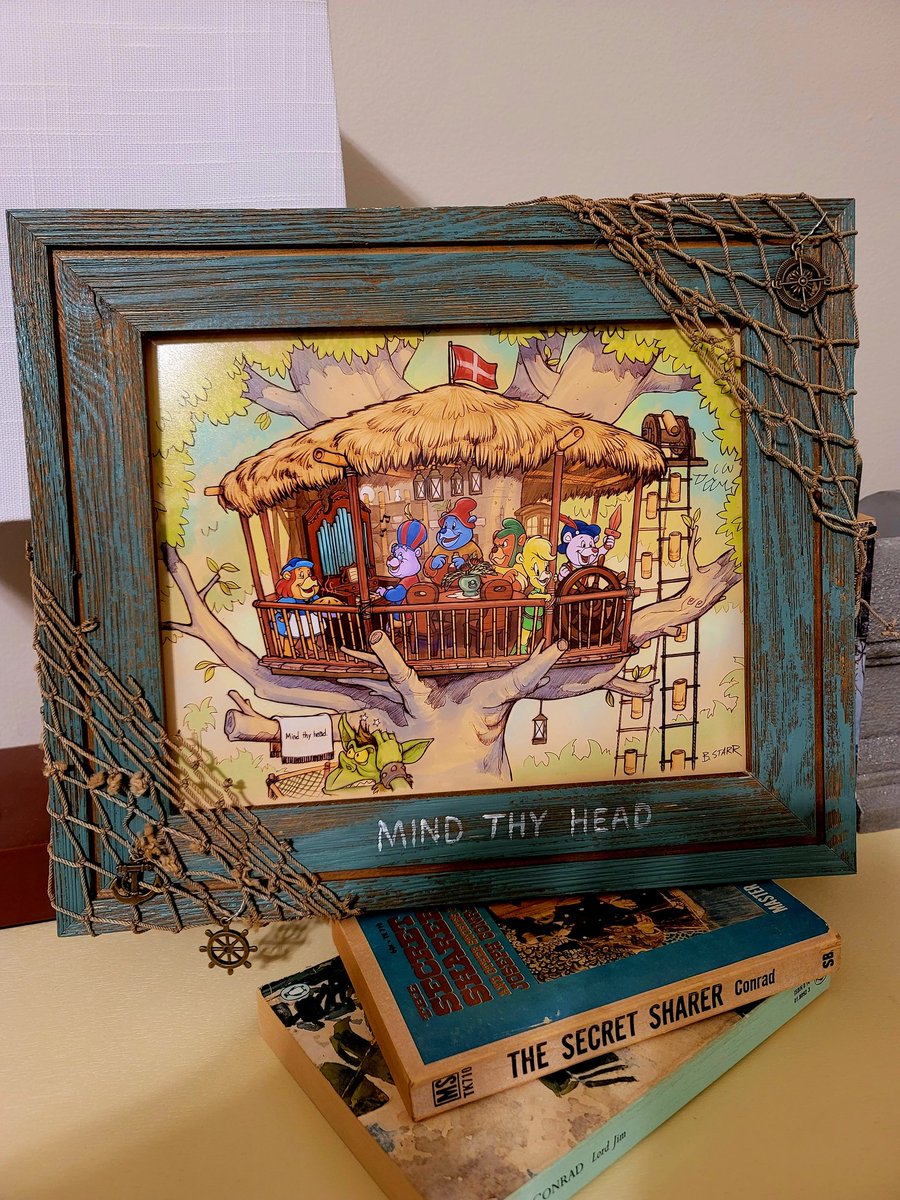 BrandonStarrArt's tweet image. Was a little worried in doing this smaller set of frames than usual that I wouldn&apos;t be able to find the acutramen to decorate, but I think these turned out nicely.  #customframes #tiki #tikiroom #junglecruise #disneyfanart #mashups #chipanddale #disneyafternoon