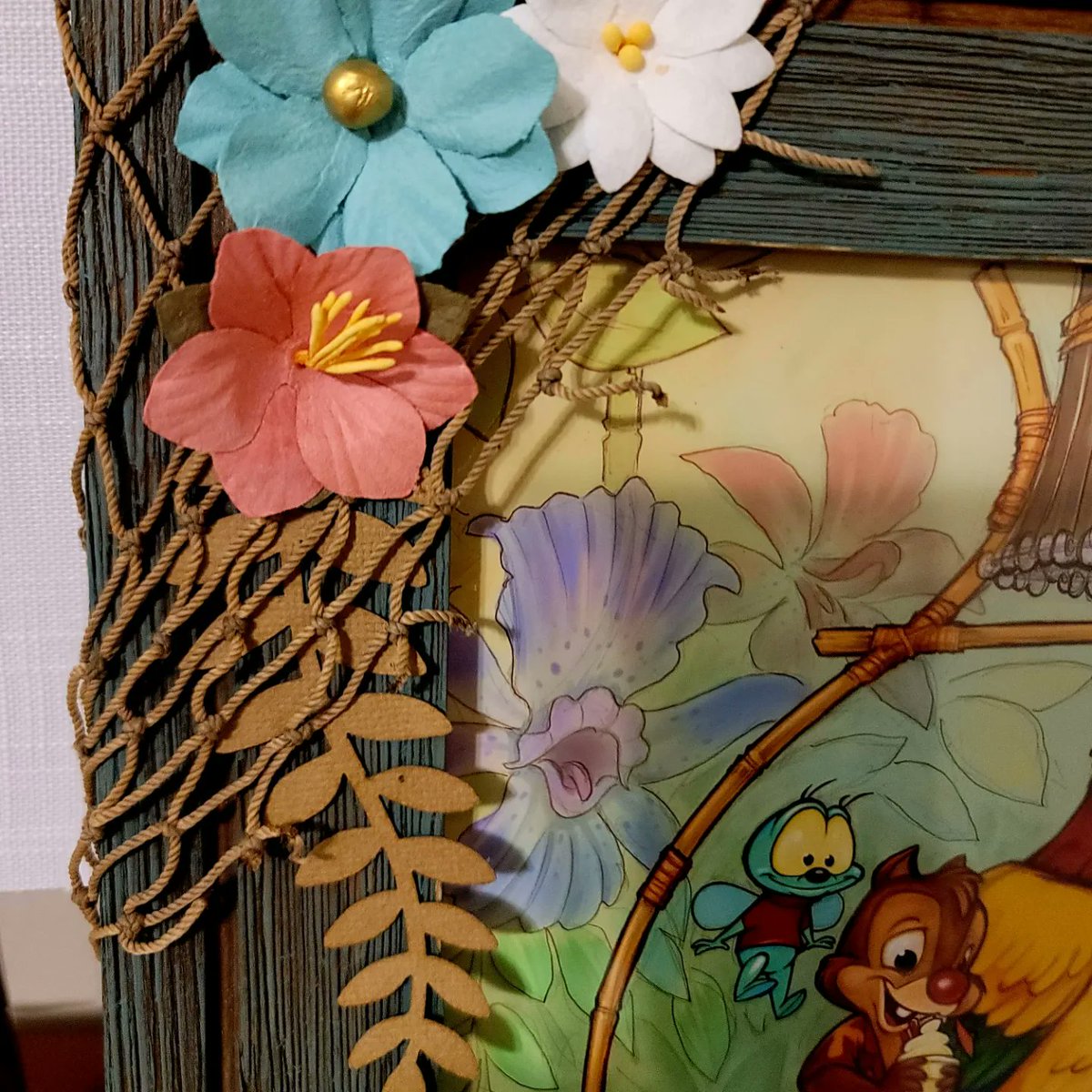 BrandonStarrArt's tweet image. Was a little worried in doing this smaller set of frames than usual that I wouldn&apos;t be able to find the acutramen to decorate, but I think these turned out nicely.  #customframes #tiki #tikiroom #junglecruise #disneyfanart #mashups #chipanddale #disneyafternoon