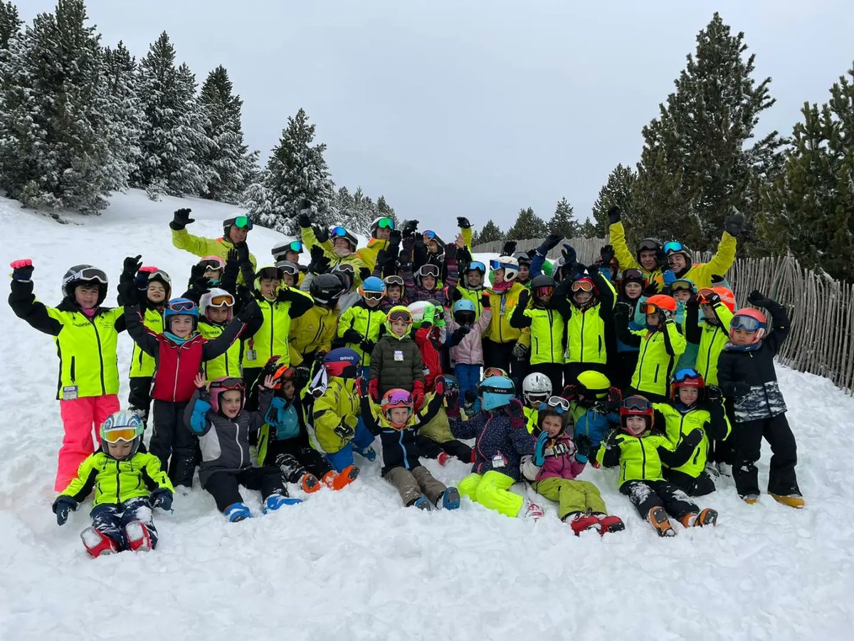 celacoma's tweet photo. La setmana passada va ser últim dia de cursets
Però encara no s'ha acabat
Avui 3a Gimcana de final de cursets
Som-hi!!
#celacoma #PortdelComte #LaComailaPedra #ValldeLord #PrePirineu #SomValldeLord #esquíalpi #mountains #neu #snow #fceh #ADNLleida #EsportBlanc #EsportSegur https://t.co/GA9yyHUq2K