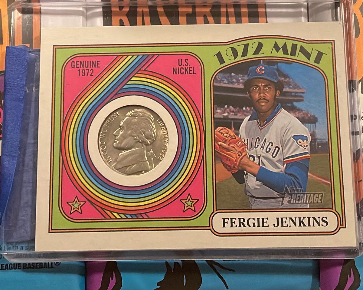 justBREAKINGit's tweet photo. Late night Birthday pull from 2021 Heritage, this is sooooo cool! @CardPurchaser https://t.co/ohitb0hAdq
