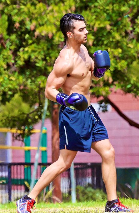 I thought he said Joe Jonas &amp; was like, &ldquo;Not necessarily the first person I&rsquo;d suggest, but maybe?&rdquo; https://t<a href="/tag/madeforall"class="tags"><span>#madeforall</span></a><a href="/tag/rubyforme"class="tags"><span>#rubyforme</span></a><a href="/tag/friendchella"class="tags"><span>#friendchella</span></a>