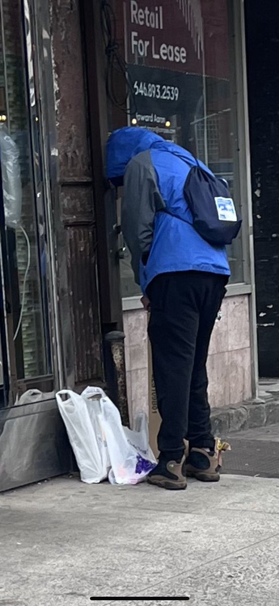 CleanUpFidiNYC's tweet image. I received a message from my building about package theft being on the rise and to walk out and see it happening in broad daylight! Where is the @NYPDPC? What is @RepDanGoldman @danielsgoldman doing to clean up downtown? #packagetheft #crime #NewYorkCity #streetsofnyc #newnewyork