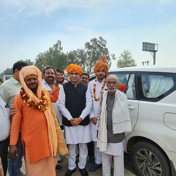 भरतपुर प्रवास के दौरान रास्ते में स्वागत एवं सत्कार किया गया।

#Bharatpur