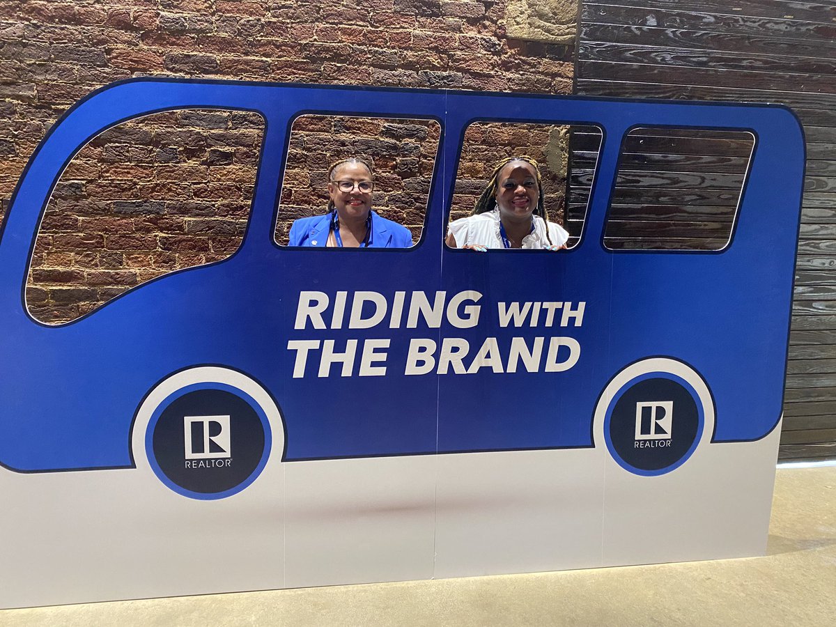Shedonna's tweet photo. #RidingwiththeBrand #Thatswhower #Realtorlife #VisionRealtyGroup https://t.co/mHlAlTRUUb