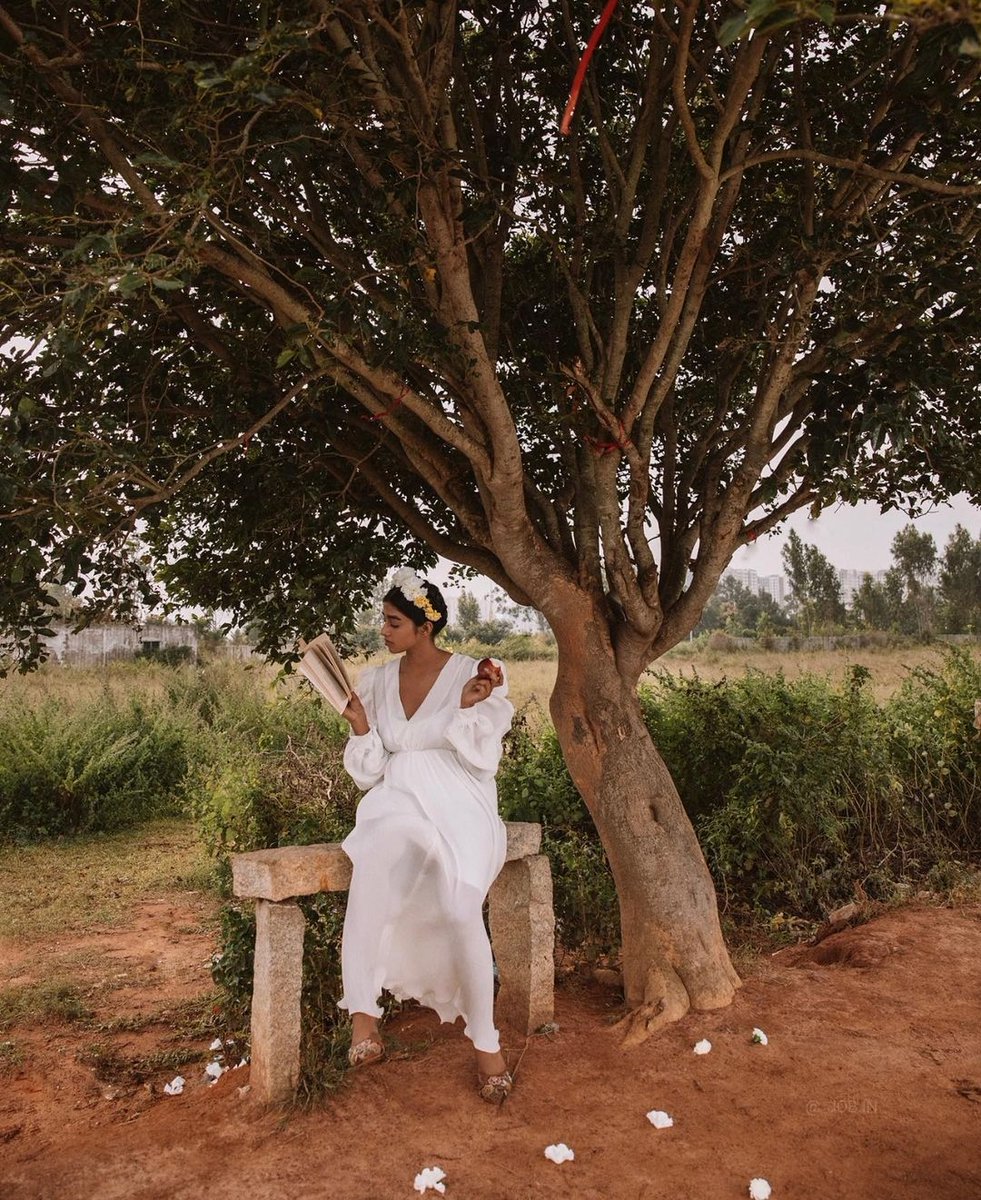 Midsummer Dream: A Pastoral Fantasy 🍂 by Mariam (@thecloudsend on IG)
.
.
Photo & Retouch : @i_amjobin
Styling and wardrobe: @thecloudsend
Model : @amruthaa___
Makeup and Hair : @alisha_sheisart
.
.
.
#hoovufinds #flowerlovers #fashion #conceptshoot #art