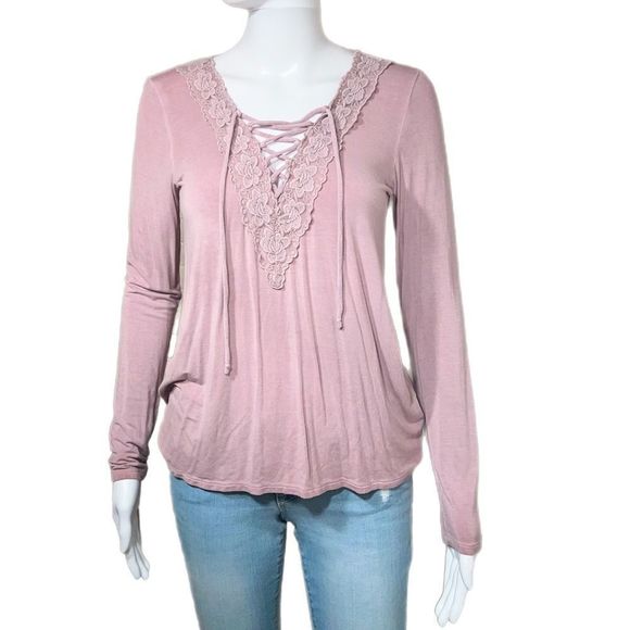 Michelle_NKOTB's tweet photo. So good I had to share! Check out all the items I'm loving on @Poshmarkapp #poshmark #fashion #style #shopmycloset #americaneagleoutfitters #fiesta: https://t.co/QbcndY8xKs https://t.co/qbDHMS2aC5