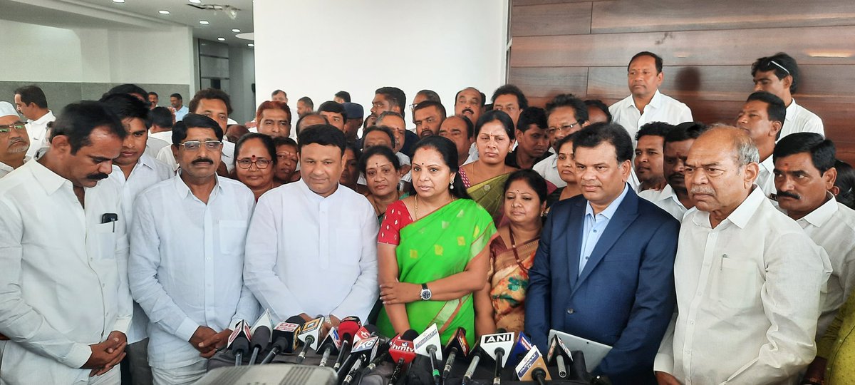 నిజామాబాద్ నగరంలో చివరి దశకు వచ్చిన IT HUB పనులను పరిశీలించిన MLC కవిత అక్క మరియు నగర ఎమ్మెల్యే శ్రీ బిగాల గణేష్ గుప్త అన్న గారితో కలిసి పాల్గొన్న నగర మేయర్ శ్రీమతి నీతు కిరణ్ శేఖర్ గారు.  
<a href="/RaoKavitha/">Kavitha Kalvakuntla</a>
<a href="/GBigala/">Ganesh Bigala</a>
<a href="/MC_Nizamabad/">MC Nizamabad</a>