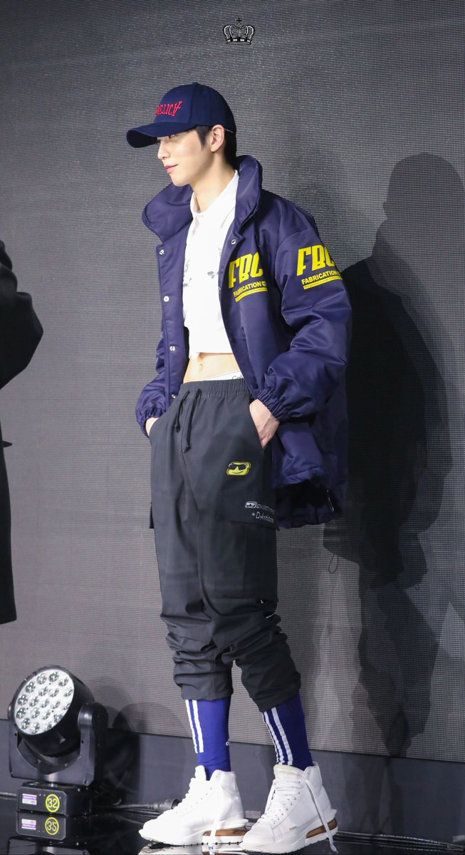 230304 cat walk 
오랜만
멋있더라 쨔식 ;)
#PENTAGON #펜타곤 <a href="/CUBE_PTG/">PENTAGON·펜타곤</a> 
#SHINWON #신원