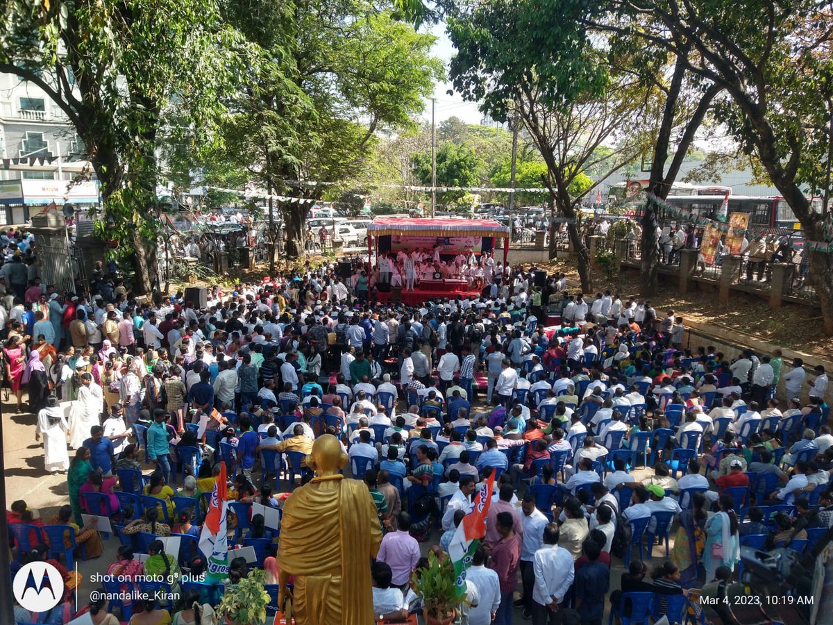 IYCKarnataka's tweet photo. ಬಿಜೆಪಿ ಶಾಸಕ ವಿರೂಪಾಕ್ಷ ಅವರ ಮಗ ಭ್ರಷ್ಟಾಚಾರದಲ್ಲಿ ತೊಡಗಿರಿವುದನ್ನು ವಿರೋಧಿಸಿ ಮಾಜಿ ಸಿಎಂ ಸಿದ್ದರಾಮಯ್ಯ ನೇತೃತ್ವದಲ್ಲಿ ಸಿಎಂ ಮನೆಗೆ ಮುತ್ತಿಗೆ ಹಾಕುವುದಕ್ಕೆ ಹೊರಟ ಕಾಂಗ್ರೆಸ್ ನಾಯಕರು.
#40percentsarkara
#electioncollection https://t.co/2Z2uKMYOef