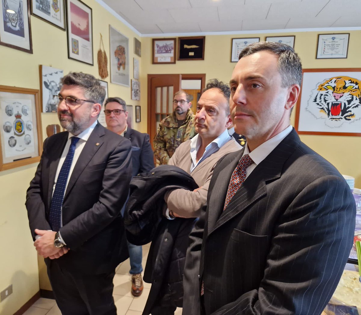 assoaeroarma's tweet image. Il 2marzo a #Cameri nella #TigerHouse incontro con autorità di Novara. Insieme al Presidente Nazionale #GiulioMainini, il Comandante dell’Aeroporto per illustrare programma centenario #AeronauticaMilitare e eventi che si svolgeranno a #Novara e dintorni

#AeronauticaMilitare100
