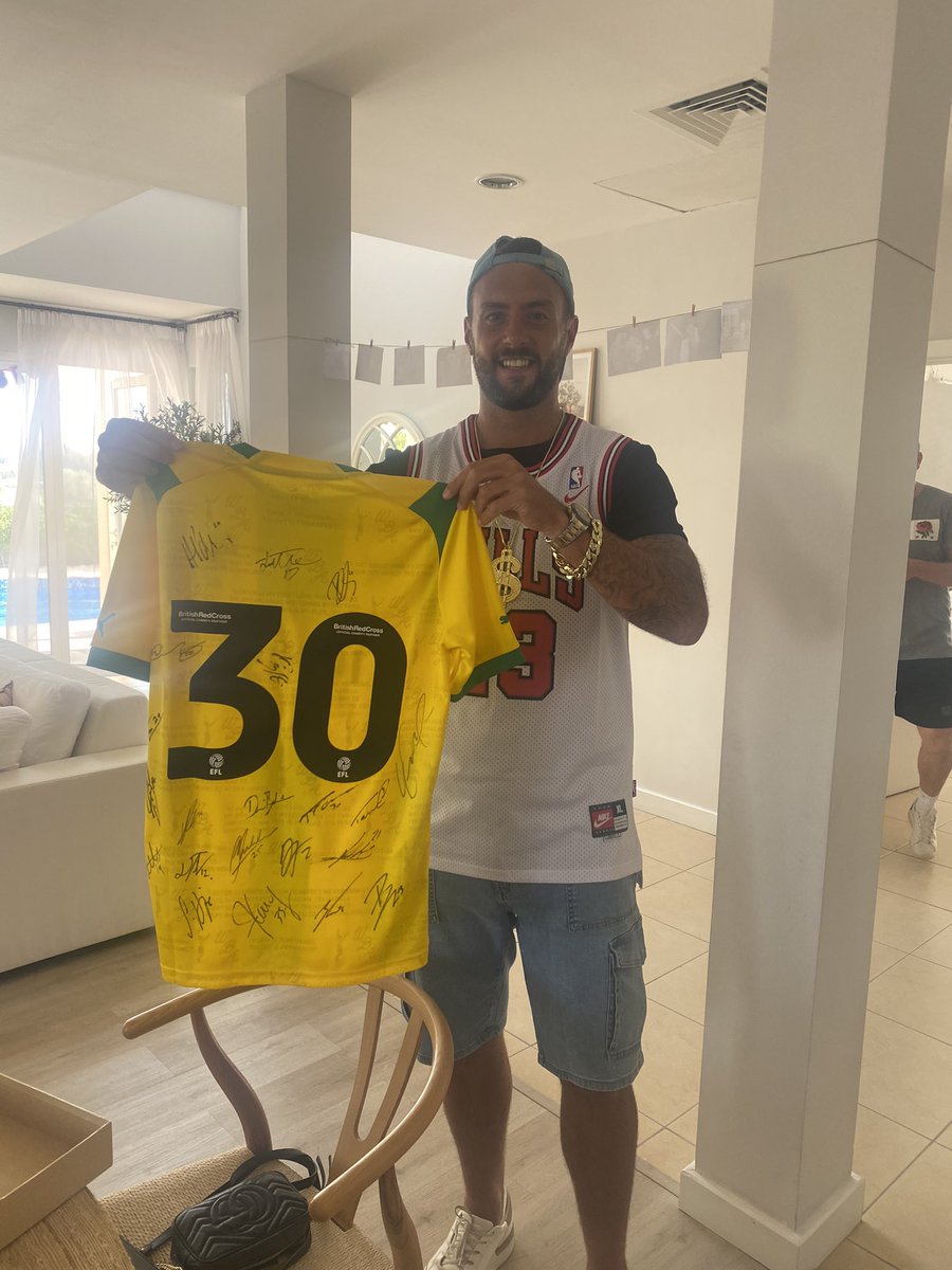 brown191078's tweet photo. Big man’s 30 thanks to @tompalmer25 @alex_palmer01 for getting this signed WBA shirt from the training ground to Dubai good luck to both for the remainder of the season#WBA#KHFC#No1’s https://t.co/cXZ0ARz5DV