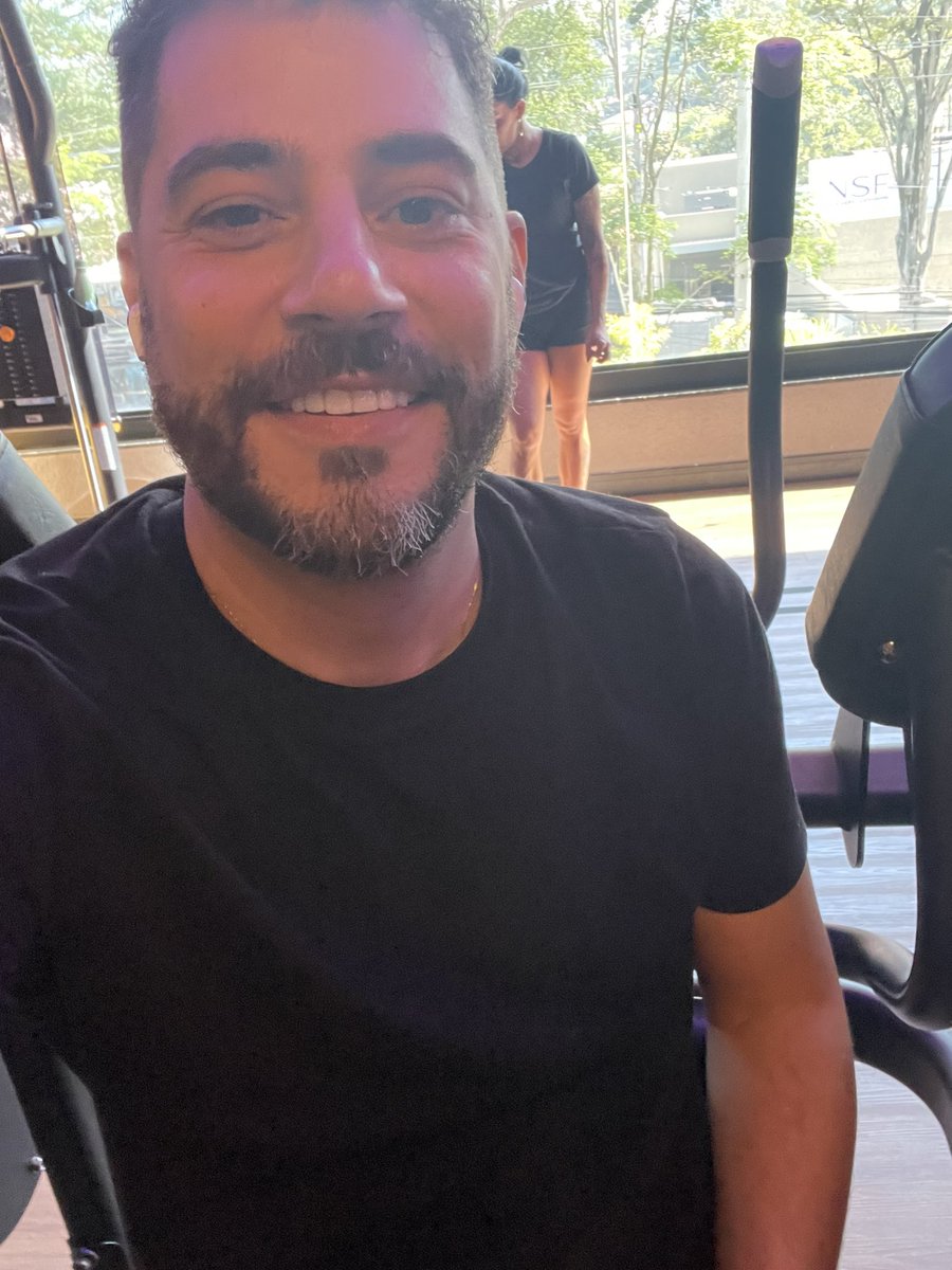 Demorei 46 anos pra começar academia e já quero parar amanhã. Bom dia pra quem 🤣😂🤣😂🤣😂